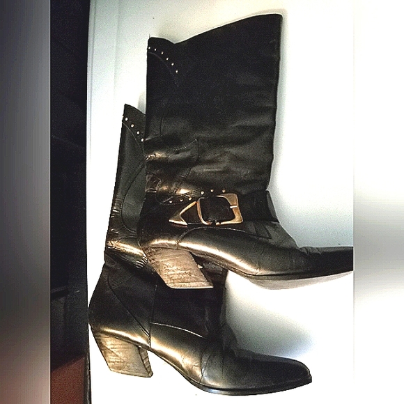 Black lightly worn leather boots - Picture 1 of 3